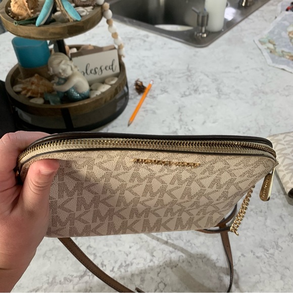 Michael Kors White Crossbody bag and wallet - Picture 9 of 16